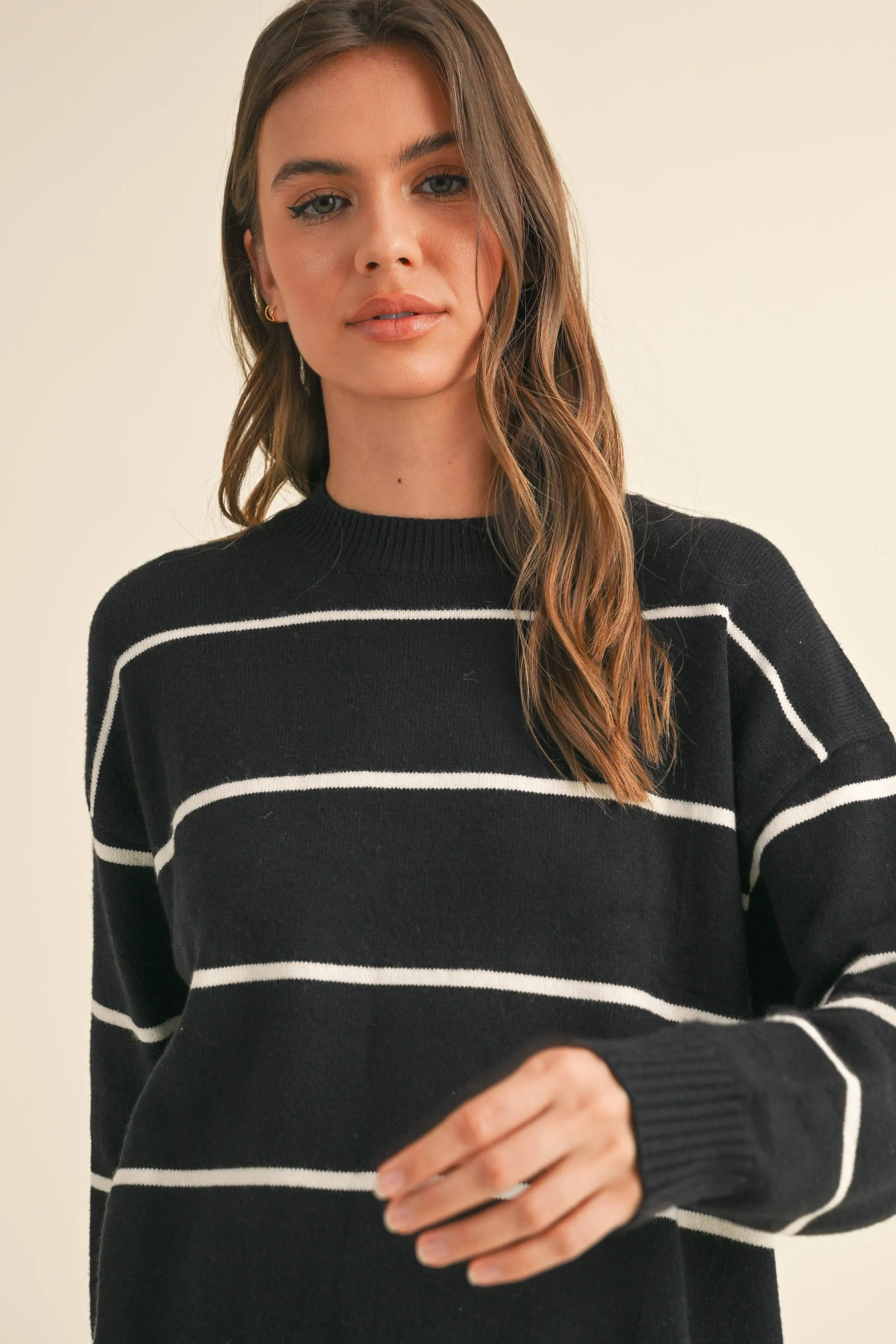 STRIPED PATTERN SWEATER TOP